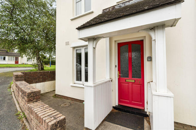 28 Lakeside Road