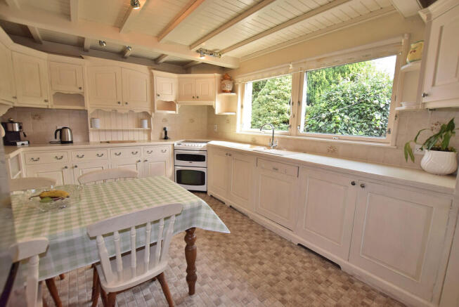 4 bed Detached Bungalow for sale Image 10