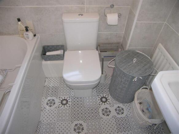 FAMILY BATHROOM / WC