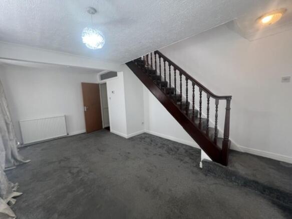 2 bed Apartment to rent Image 4