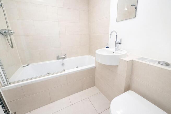 2 bed Flat for sale Image 8
