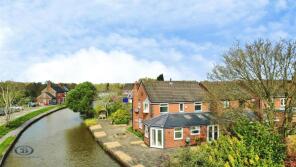 11, Carlyle Close, Stoke-on-trent ST7 3UA
