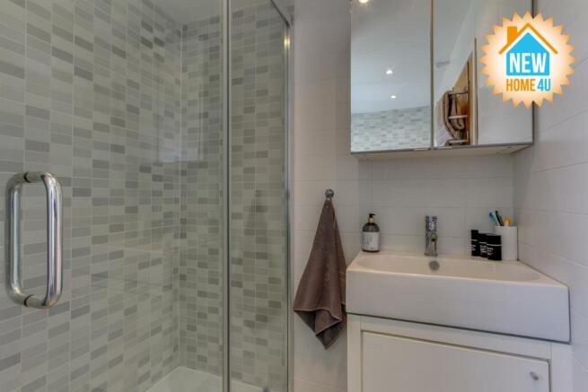 FAMILY BATHROOM: