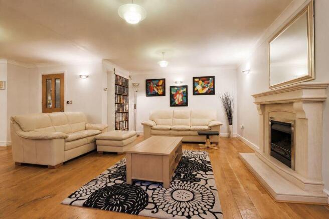 4 bed Detached for sale Image 3