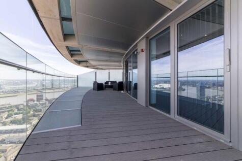 Crossharbour Plaza, Canary Wharf