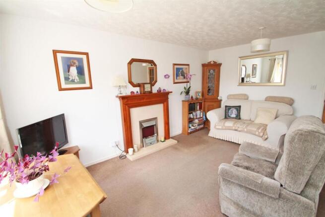 LOUNGE DINING ROOM