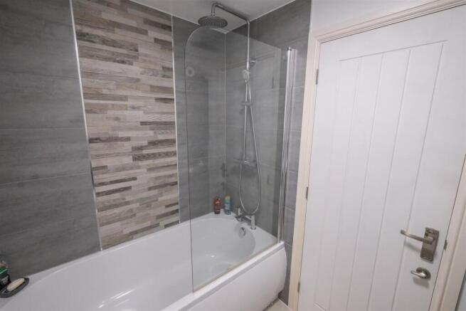3 bed Town House for sale Image 11