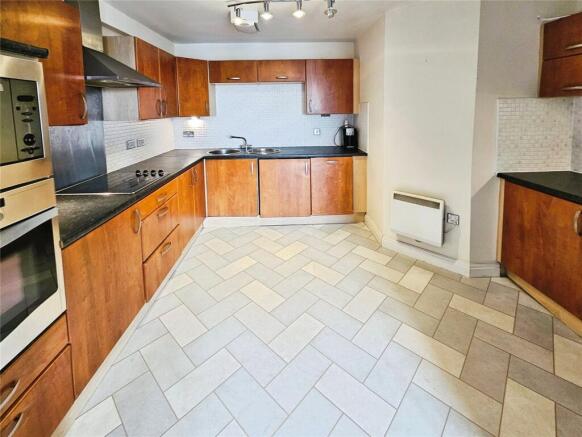 3 bed Flat for sale Image 7