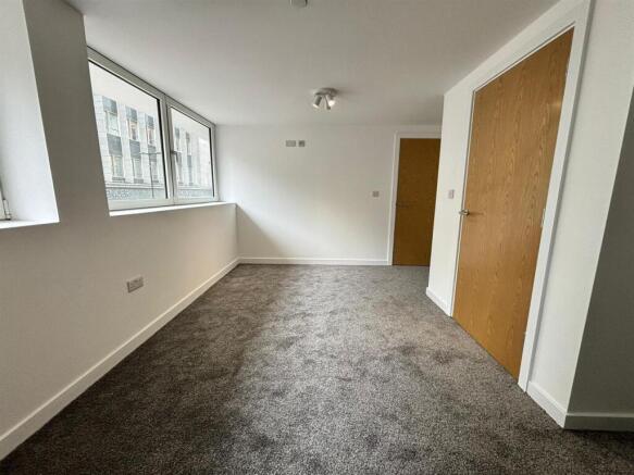1 bed Apartment to rent Image 3