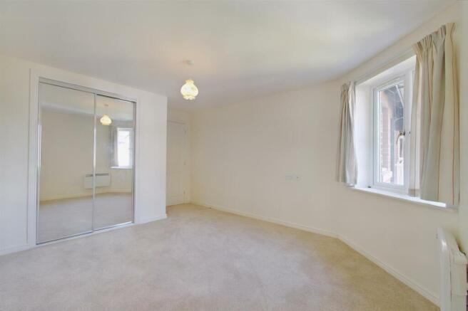 8556920-interior07-800.JPG