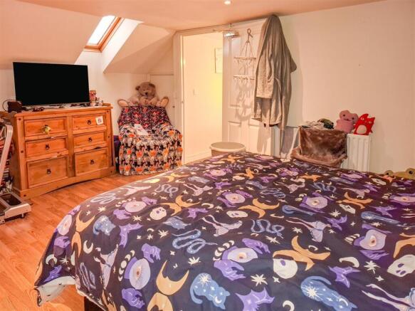 3 bed Apartment for sale Image 7