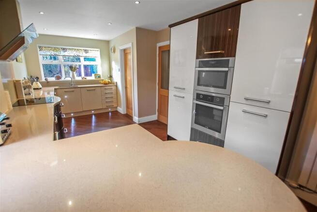 Kitchen (2).jpg