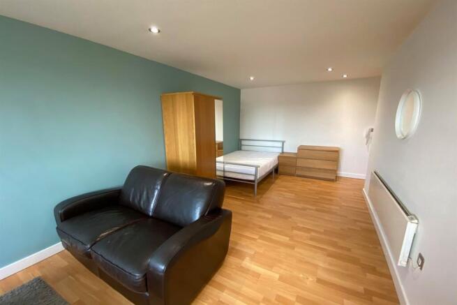 Studio to rent Image 5
