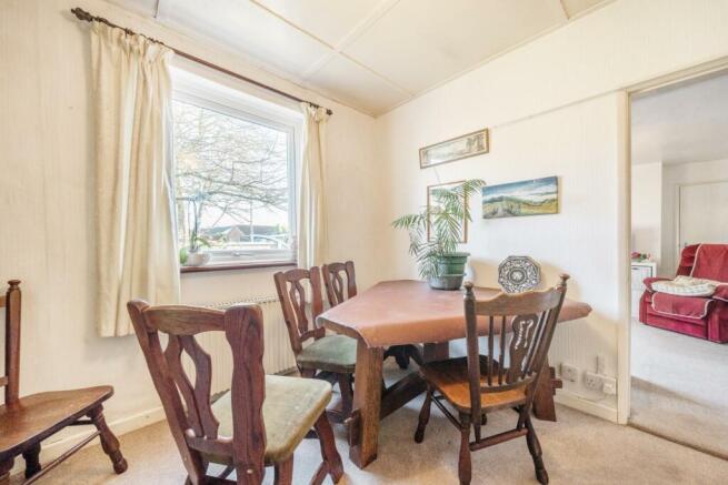 DINING ROOM.JPG