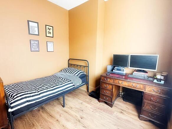 BEDROOM 2
