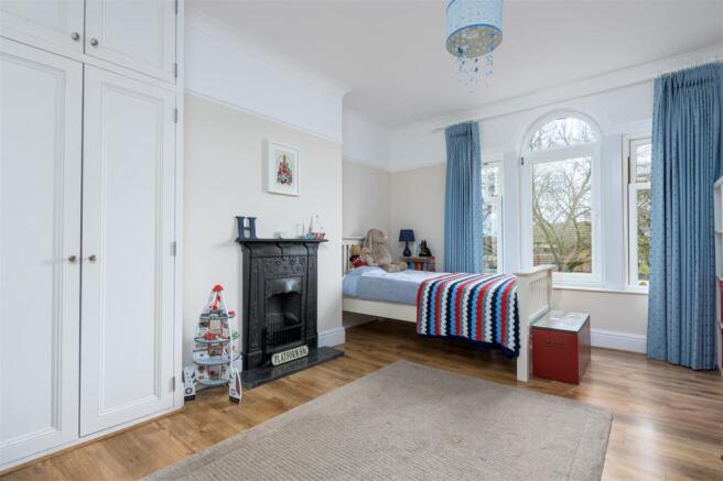BEDROOM 2