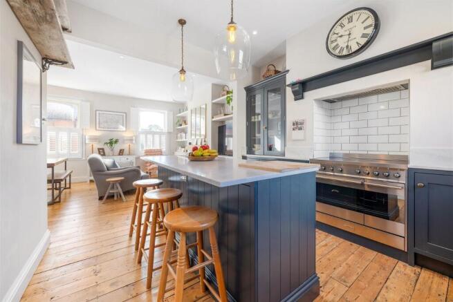 Kitchen (3).JPG