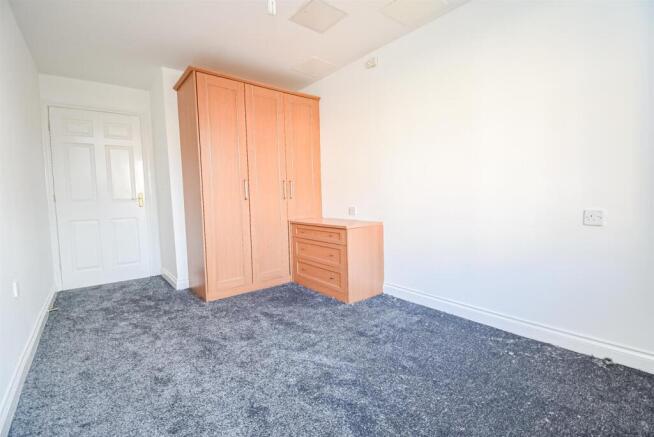 2 bed Ground Flat to rent Image 9