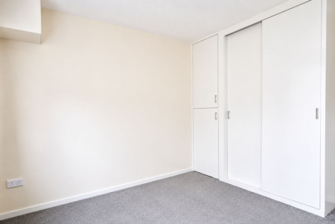 1 bed Ground Flat to rent Image 10