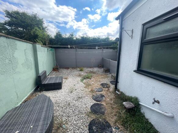 2 bed Terraced to rent Image 8