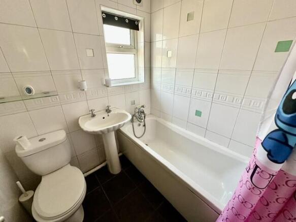 3 bed House to rent Image 10