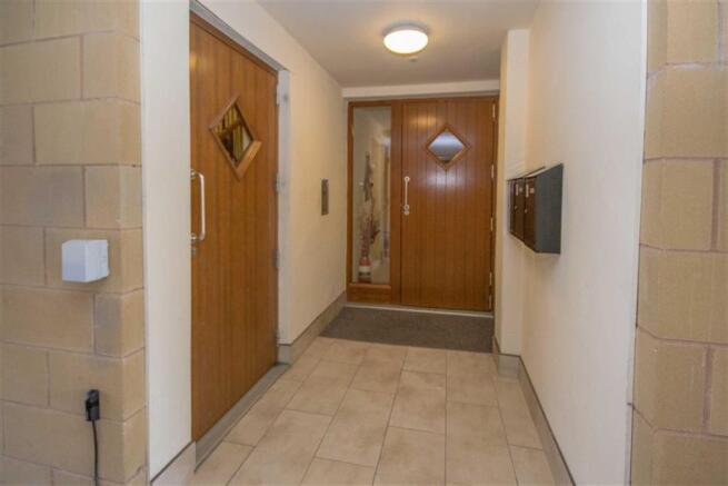 COMMUNAL ENTRANCE HALL