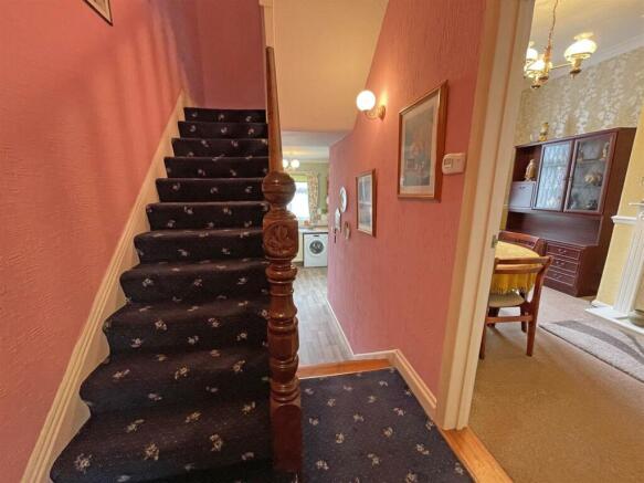 Ainslie Terrace 3 - Entrance Hall.jpg