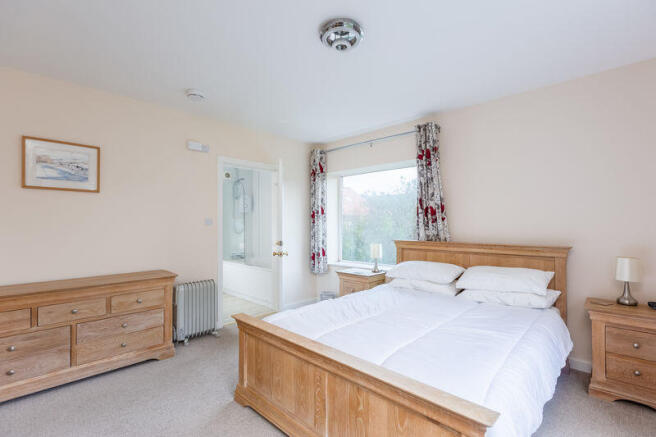 12 bed Character Property for sale Image 12