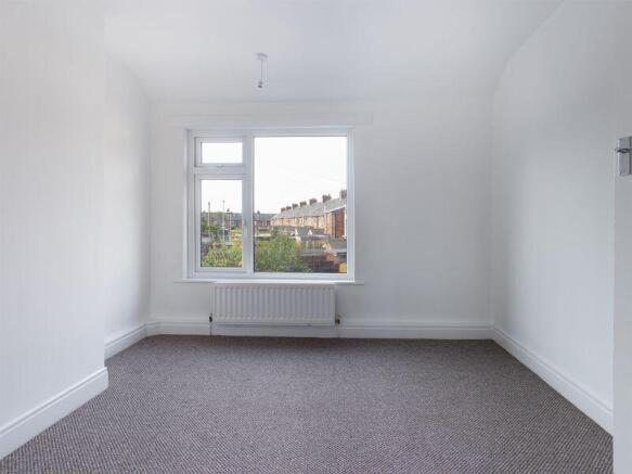 3 bed Terraced to rent Image 12