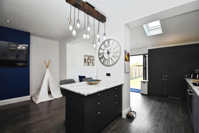 3 bed Semi-Detached for sale Image 5