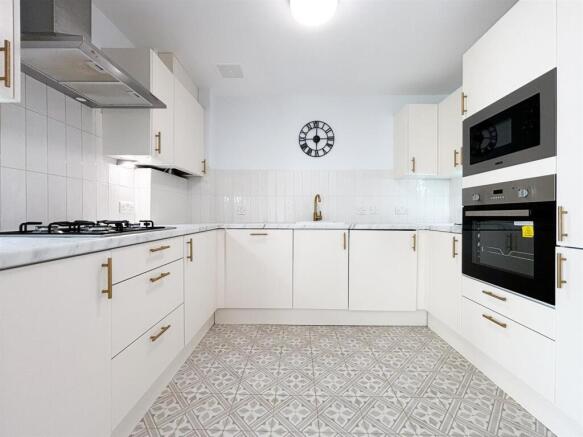 kitchen (1 of 1).jpg