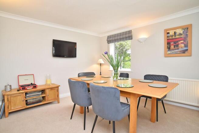 5 bed Detached for sale Image 9