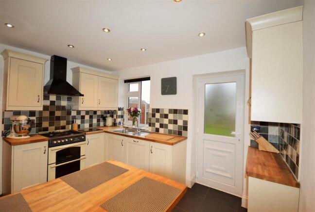 KITCHEN/ BREAKFAST ROOM