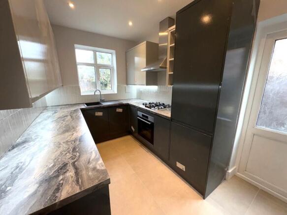 28HowberryRoadKit...