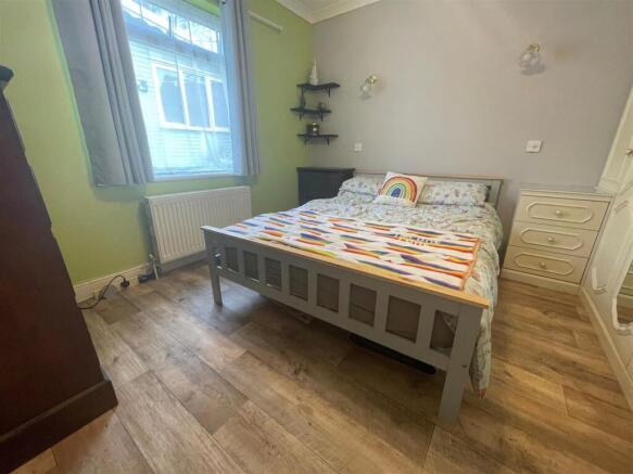 Bed 2.jpg