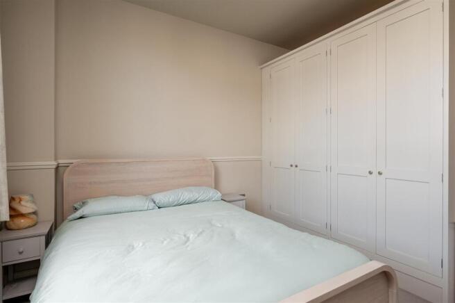 2 bed Apartment for sale Image 12