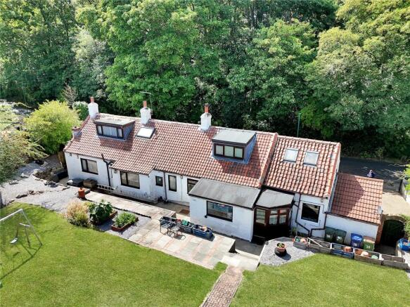 4 bed Bungalow for sale Image 2