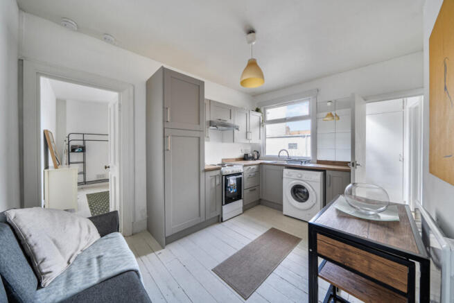 Studio flat on Preston Close, Borough, London, SE1, £225,000
