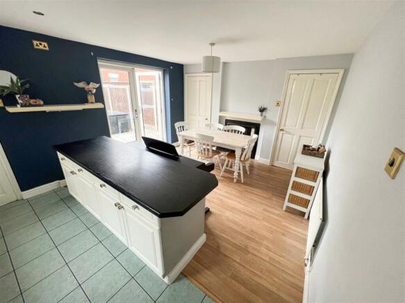 OPEN PLAN DINING KITCHEN