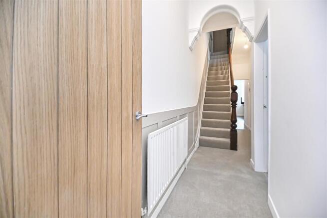 178 Chapel Street Entrance Hall (2).jpg