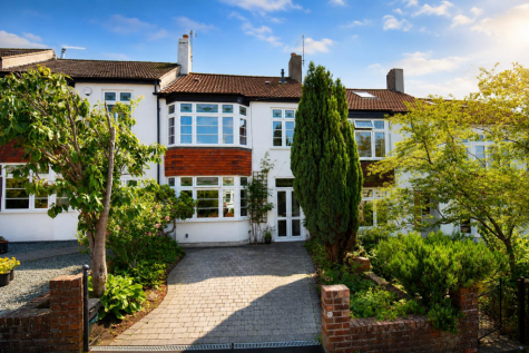 Popular Cul De Sac close to Westbury Village, Cote Lea Park, Bristol
