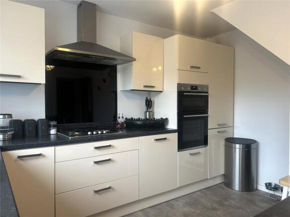 2 bed Semi-Detached for sale Image 8