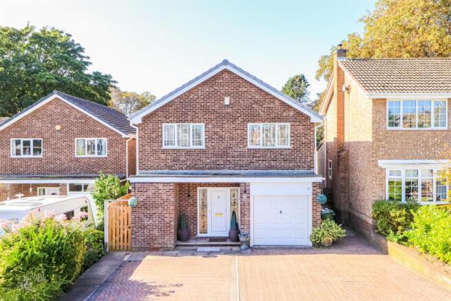 4 bed Detached for sale in wakefield
