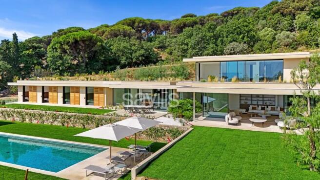 Modern villa with sea view Pampelonne