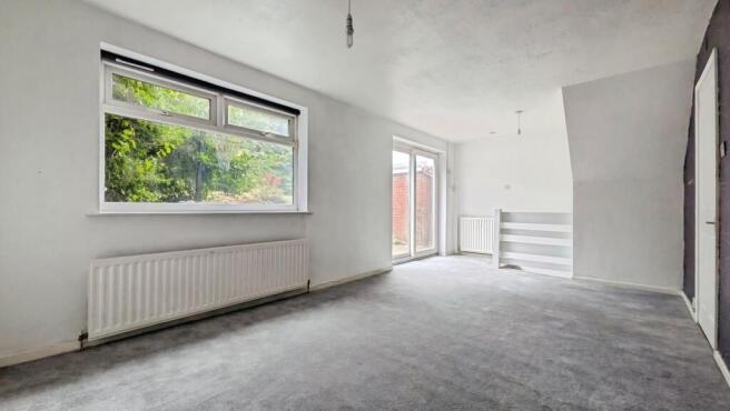 3 bed Semi-Detached to rent Image 7