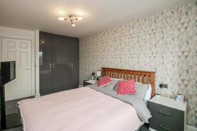 3 bed Town House for sale Image 8