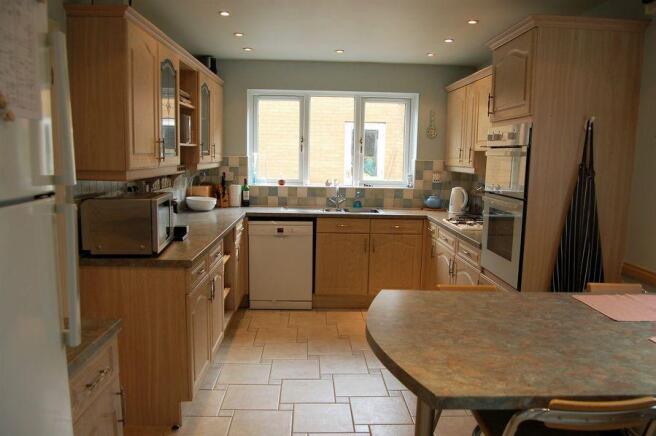 KITCHEN/BREAKFAST ROOM