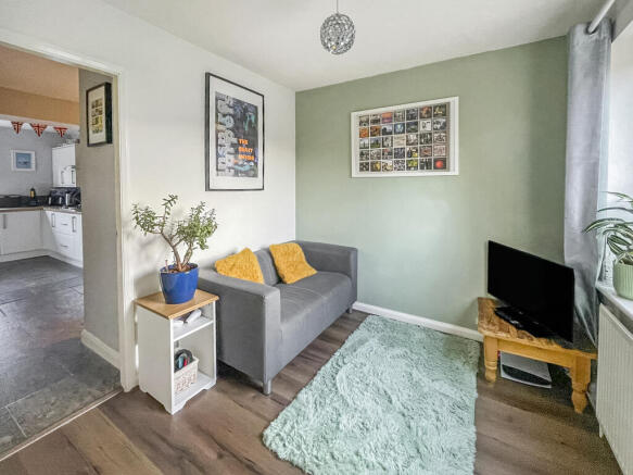 4 bed Detached for sale Image 8