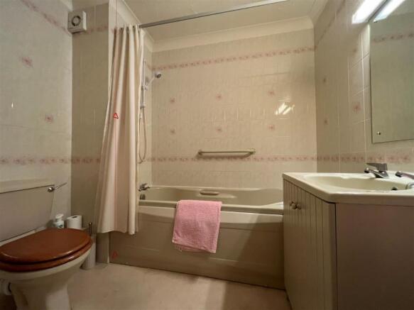 Bathroom.jpg