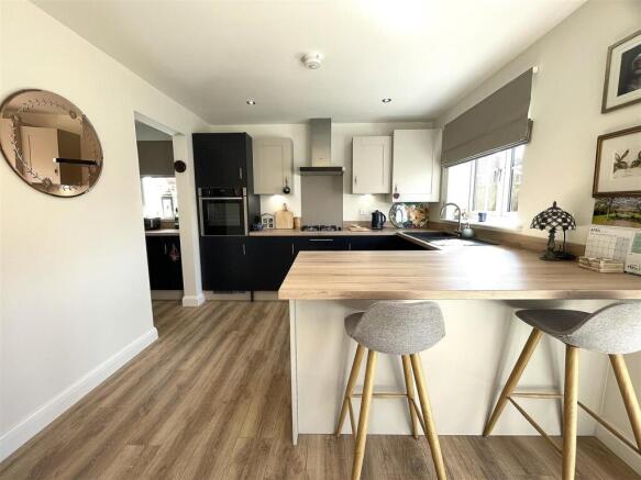 3 bed Detached for sale Image 8